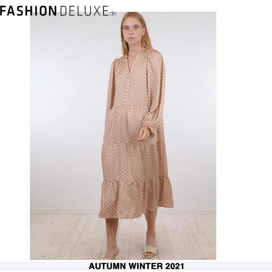 AUTUMN WINTER 2021. FashionDeluxe (2021-09-22-2021-09-22)