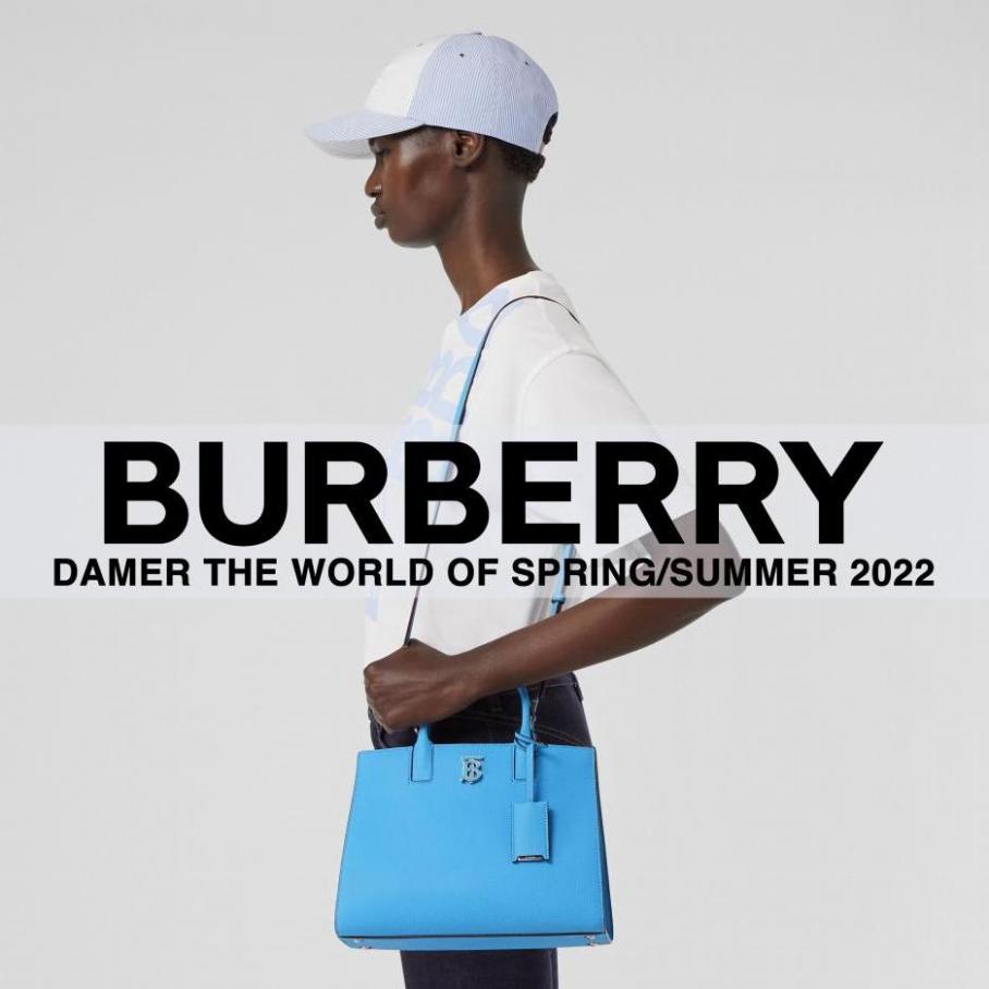 DAMER The World of Spring-Summer 2022. Burberry (2022-06-04-2022-06-04)